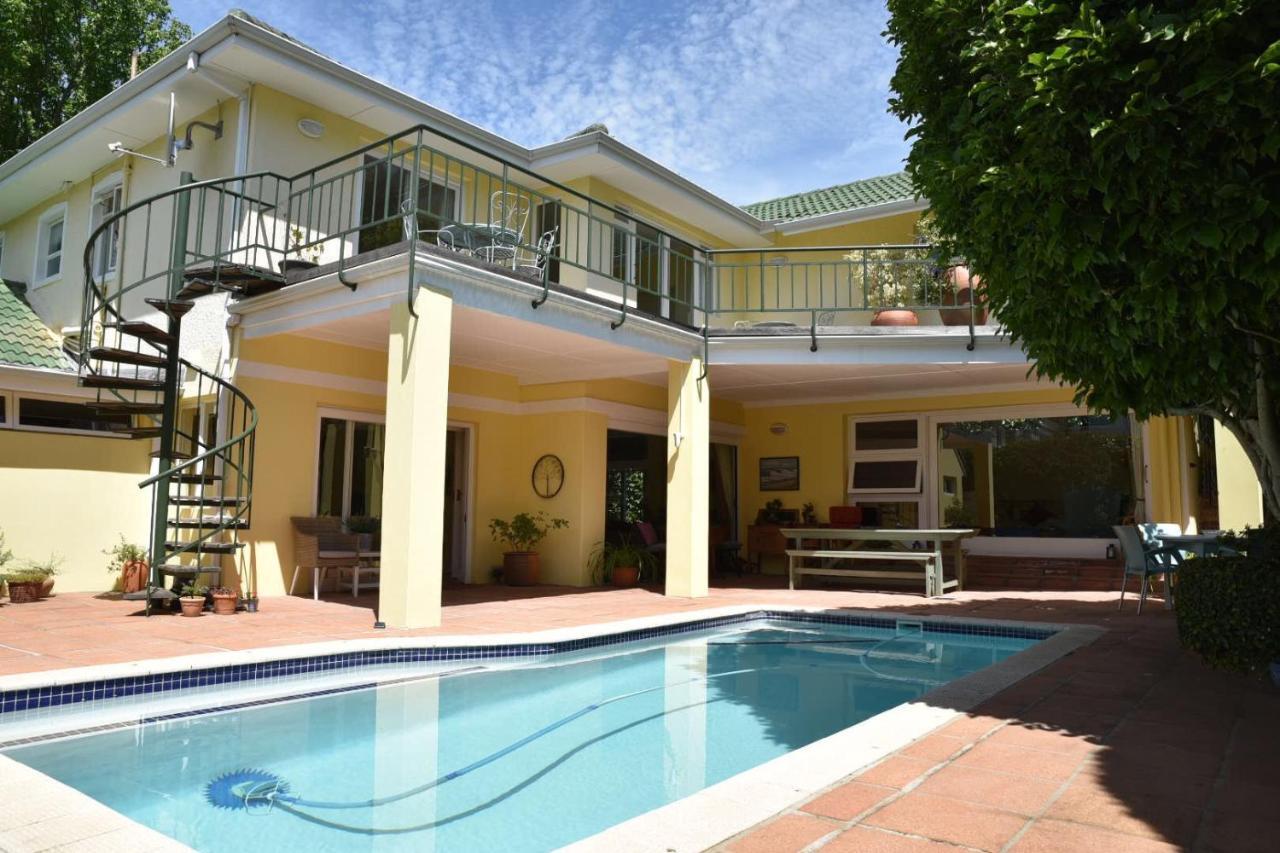 On Pinewood Guest House Cidade Do Cabo Exterior foto